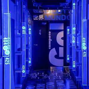 Esports E-zone 電脳空間 ホステル 大阪市